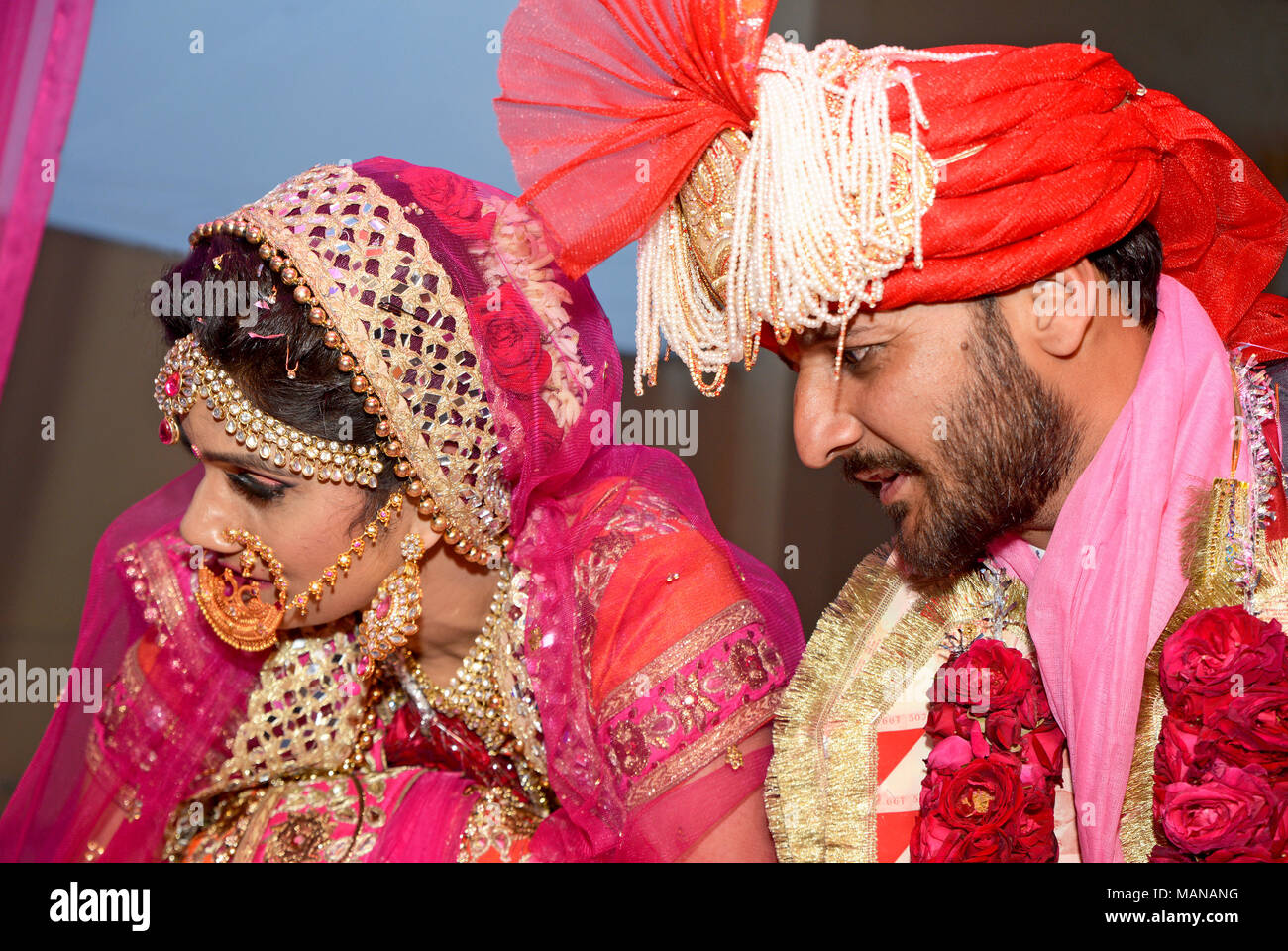 Felice coppia indiana presso il loro matrimonio Foto Stock