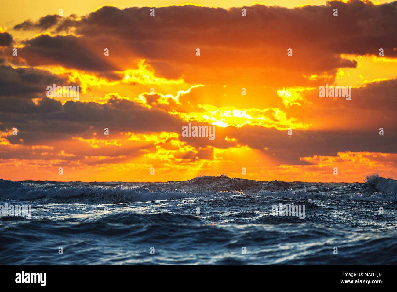 Tropical tramonto sul mare dei Caraibi acqua Foto Stock