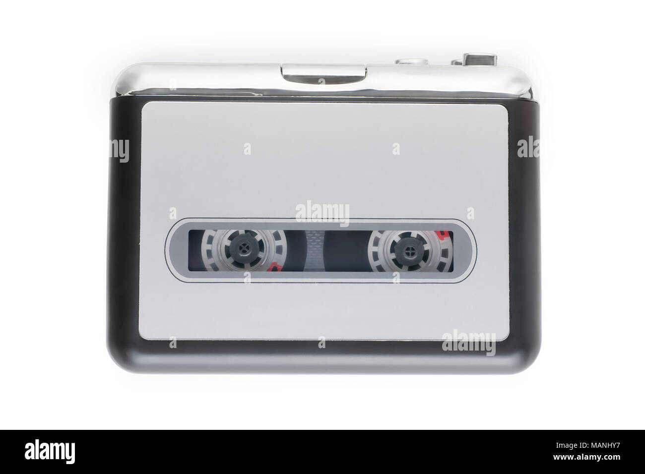 Piccolo lettore cassette con un nastro cassetta all'interno. Isolato su bianco, percorso di clipping incluso Foto Stock