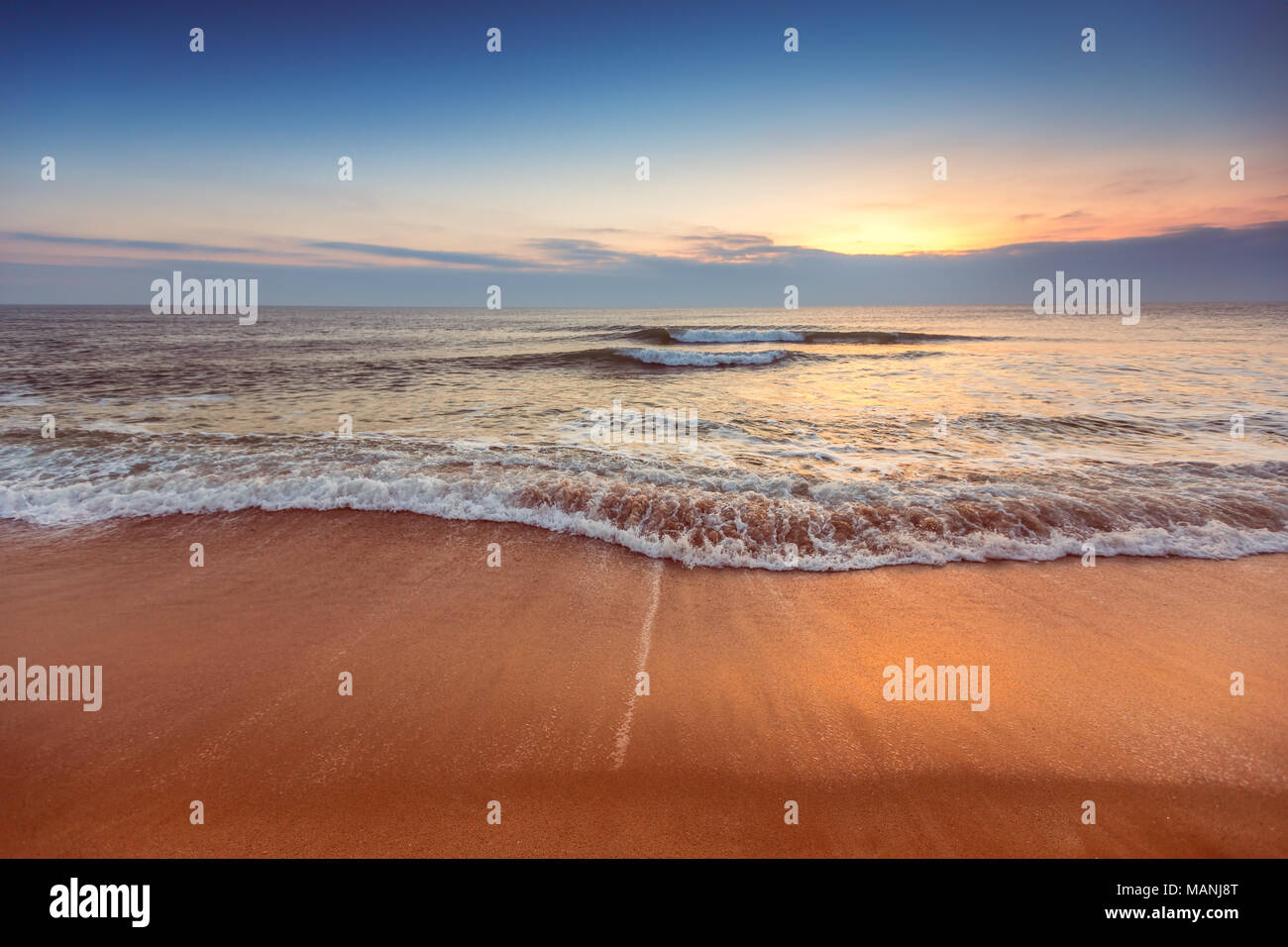 Bella cloudscape sul mare, sunrise shot Foto Stock