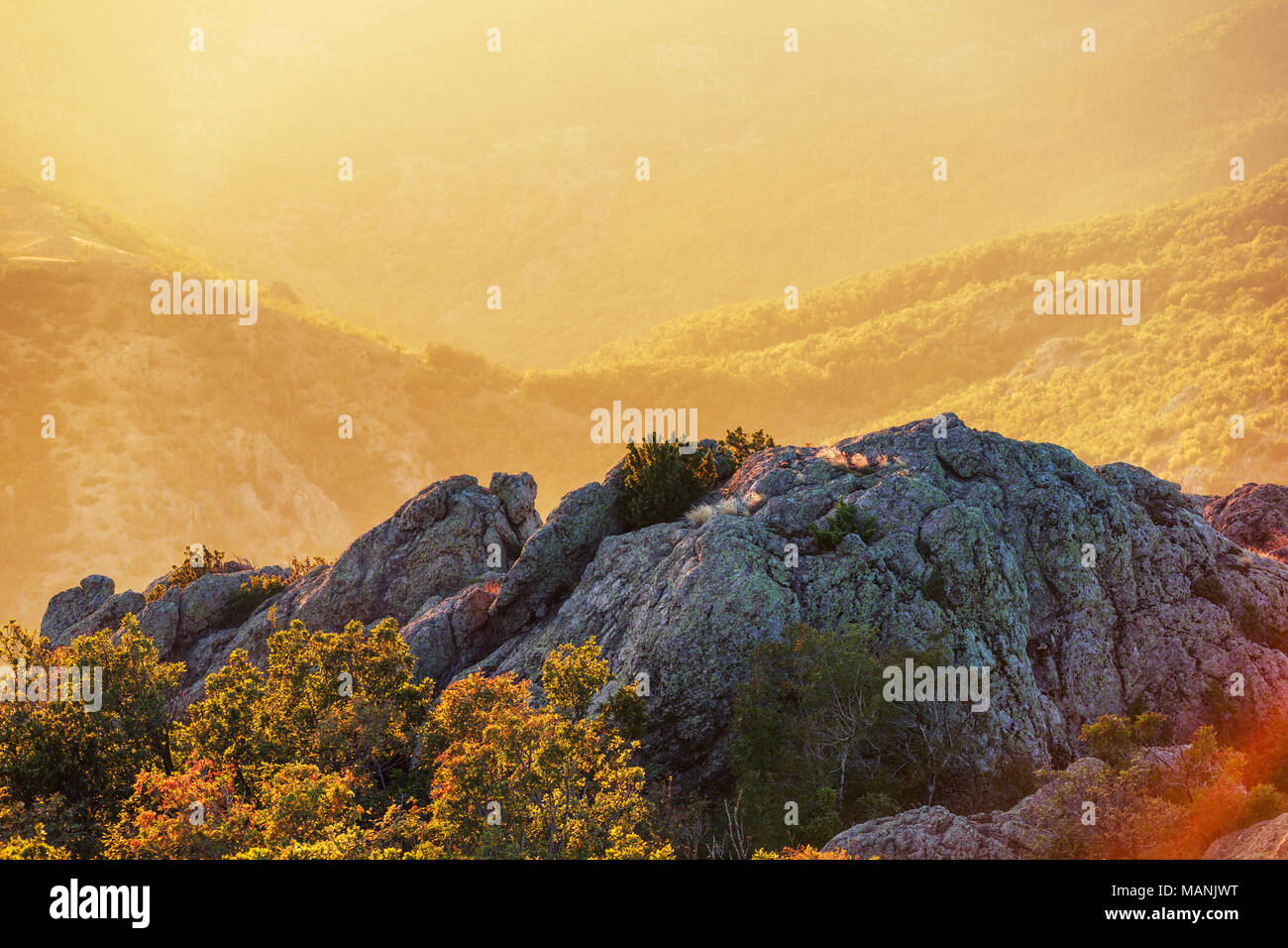 Bel tramonto sopra la montagna Foto Stock