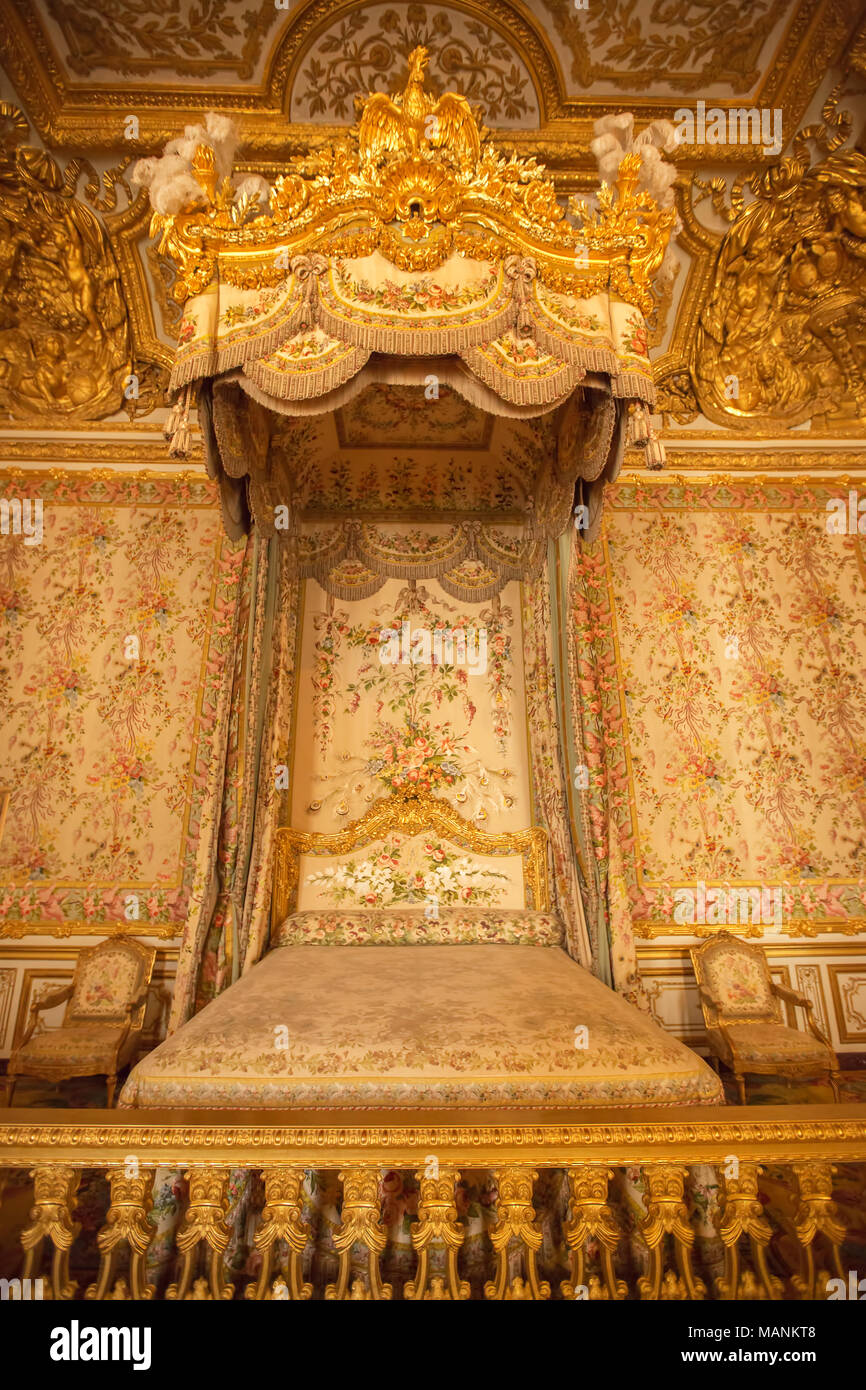 Interno della camera da letto reale al Palazzo di Versailles Foto stock -  Alamy