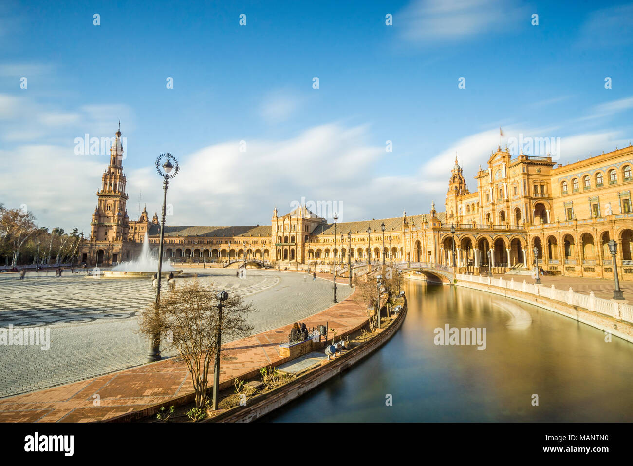 Piazza di Spagna o la Plaza de Espana, punto di riferimento di Siviglia, in Andalusia, Spagna Foto Stock