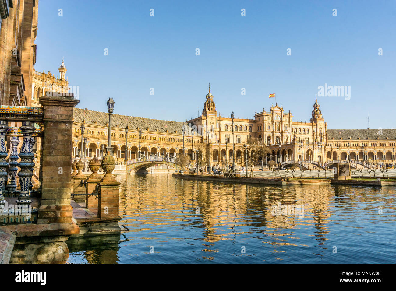 Piazza di Spagna o la Plaza de Espana, punto di riferimento di Siviglia, in Andalusia, Spagna Foto Stock