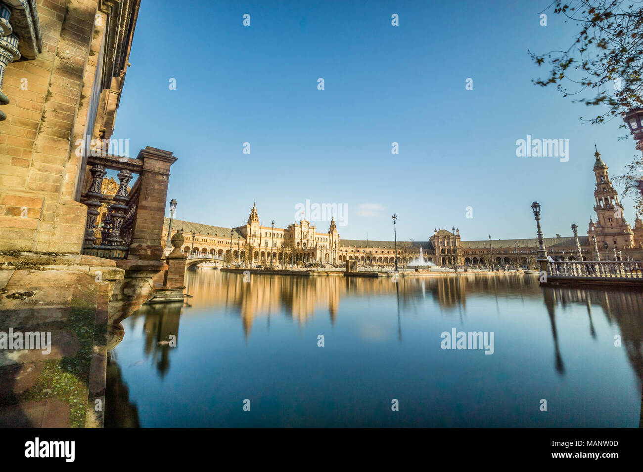 Piazza di Spagna o la Plaza de Espana, punto di riferimento di Siviglia, in Andalusia, Spagna Foto Stock