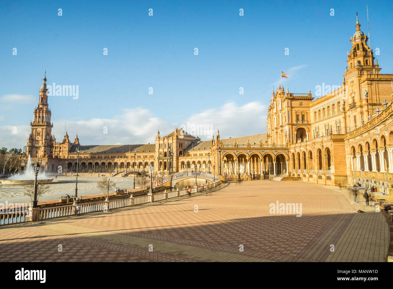 Piazza di Spagna o la Plaza de Espana, punto di riferimento di Siviglia, in Andalusia, Spagna Foto Stock