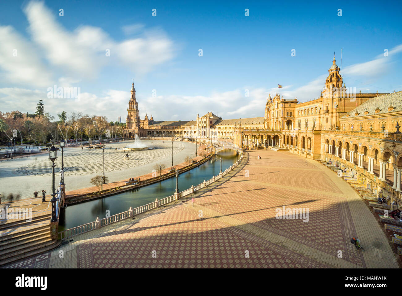 Piazza di Spagna o la Plaza de Espana, punto di riferimento di Siviglia, in Andalusia, Spagna Foto Stock