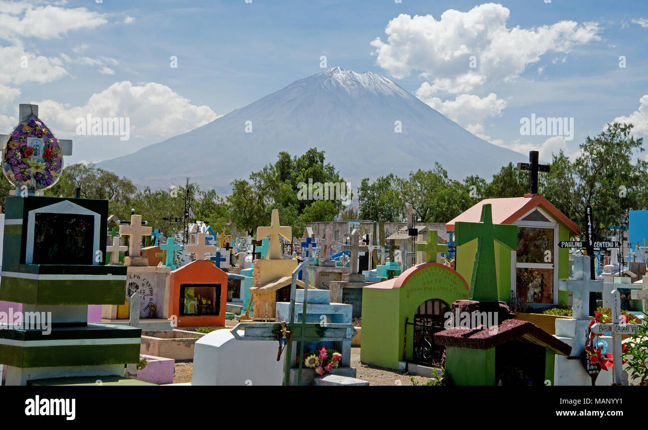 Uno del cimitero di Arequipa alcune delle tombe risalgono al 1700 Foto Stock