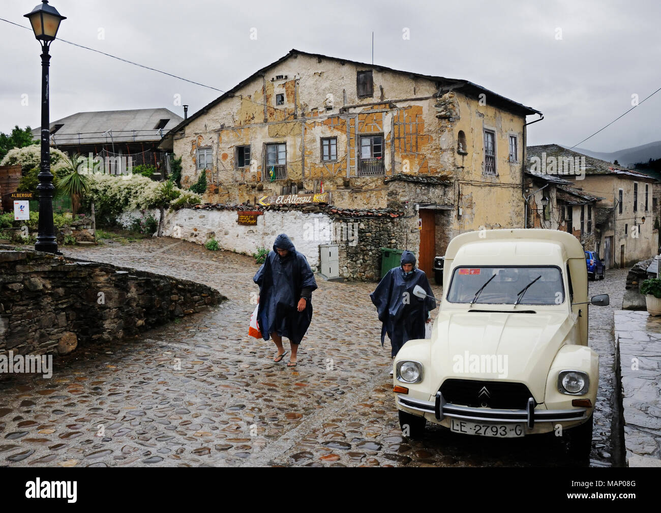 Modo di San Giacomo ai pellegrini che arrivano a Villafranca del Bierzo. Castilla y Leon, Spagna Foto Stock