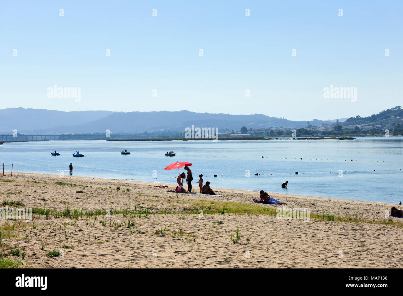 Riverside beach. Fiume Lima. Viana do Castelo, Portogallo Foto Stock