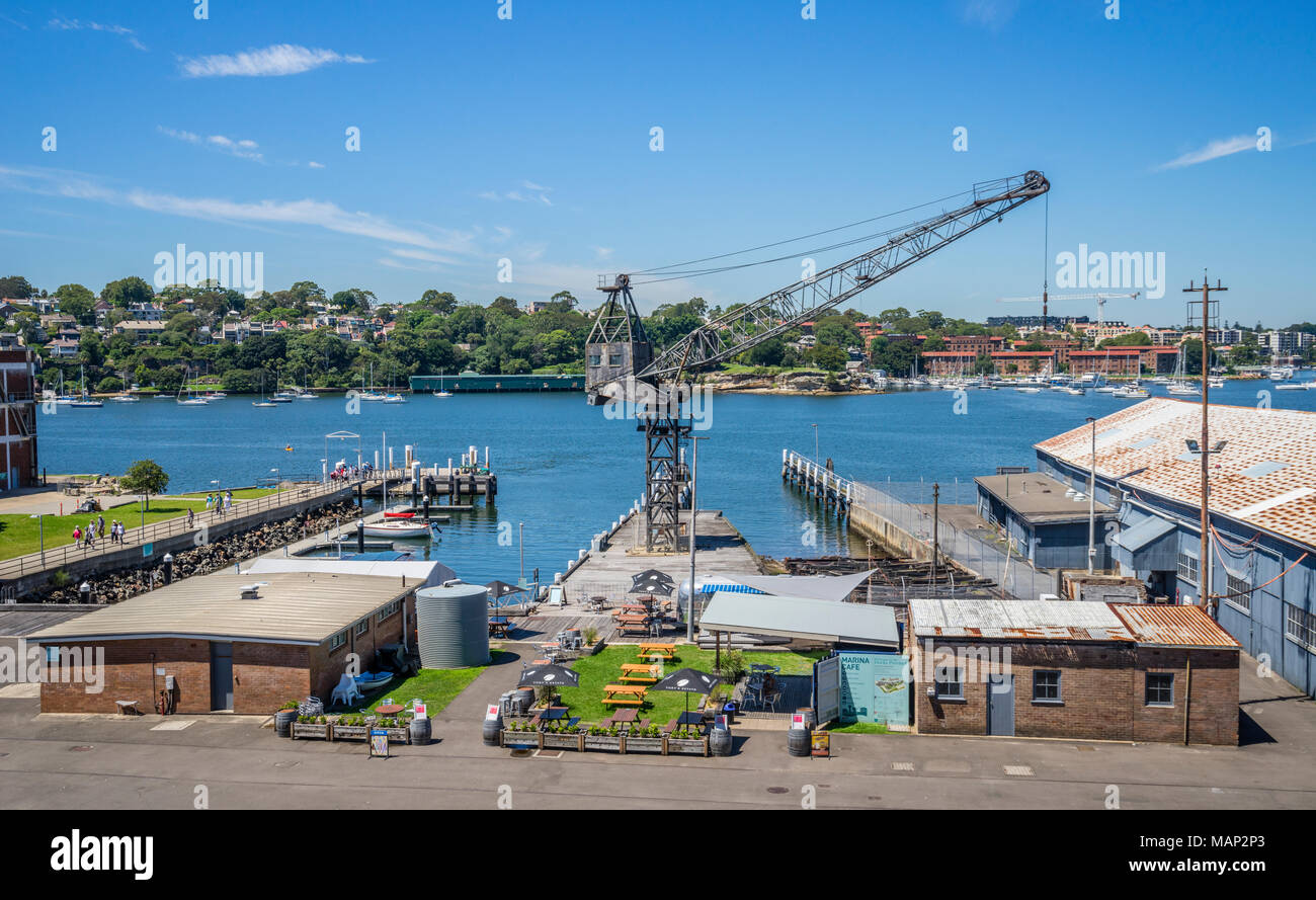 La campanatura Wharf con la sua storica gru di banchina nel dock precinct di Cockatoo Island cantiere heritage site, Porto di Sydney, Nuovo Galles del Sud, Australia Foto Stock
