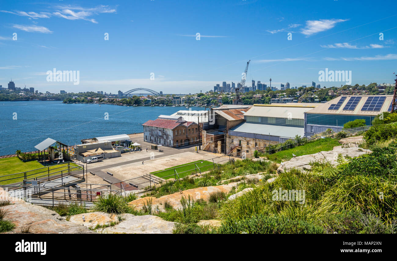Vista del grembiule orientale e workshop edifici del distretto industriale su Cockatoo Island cantiere heritage site, Porto di Sydney, Nuovo Galles del Sud Foto Stock