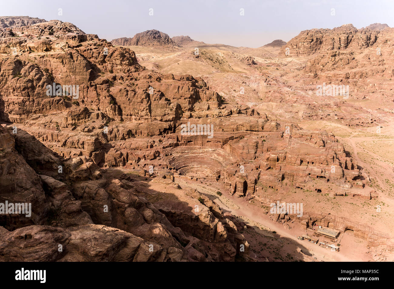 Nabatean teatro in Petra un Wolrd Heritage site in Giordania. Foto Stock