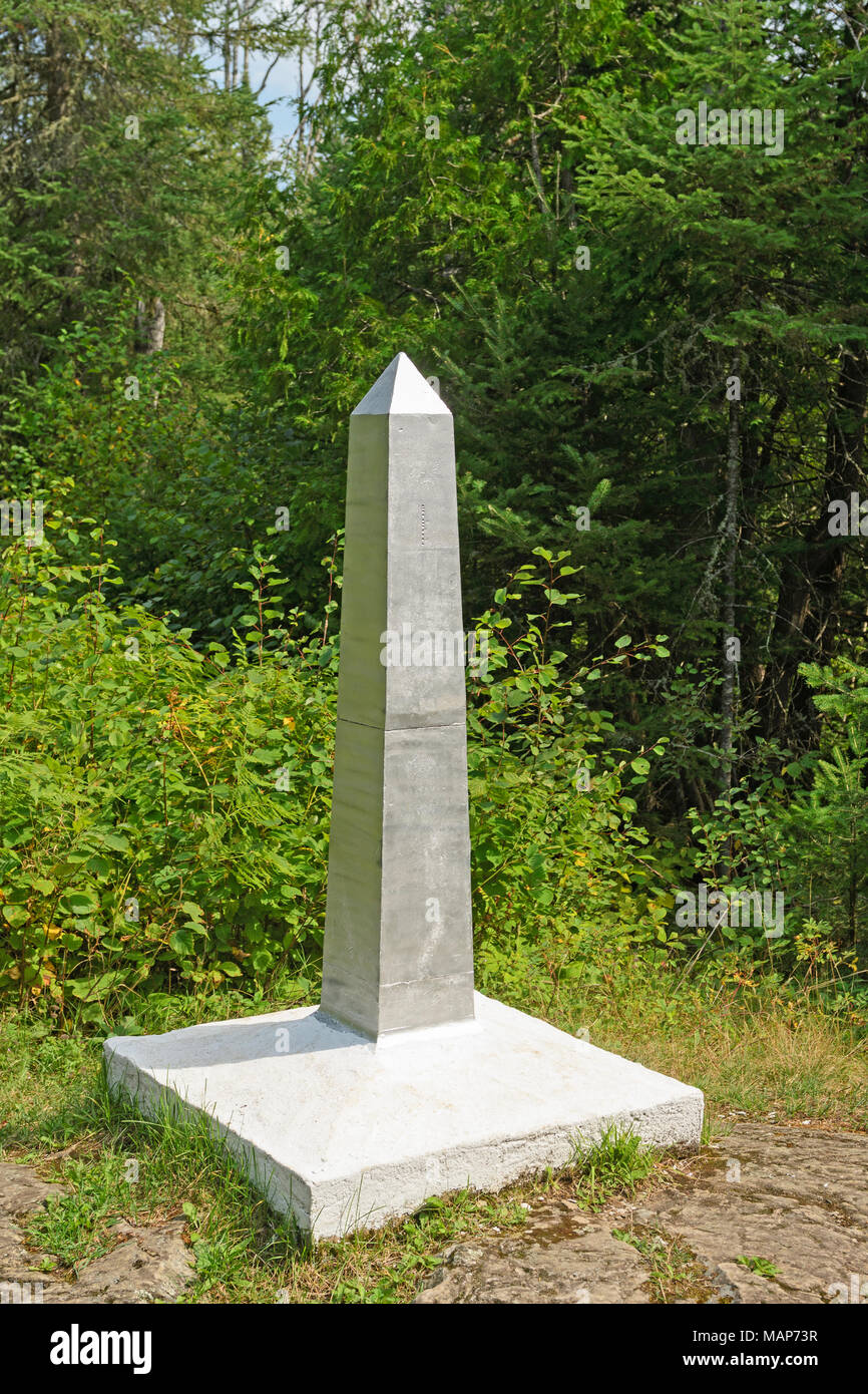 Segnavia sul monumento Portage in Quetico Provincial Park in Ontario Foto Stock