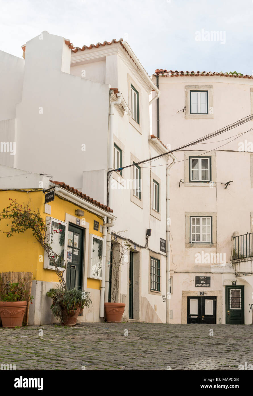 Lo storico quartiere di Alfama quartiere nel centro di Lisbona, Portogallo. Foto Stock