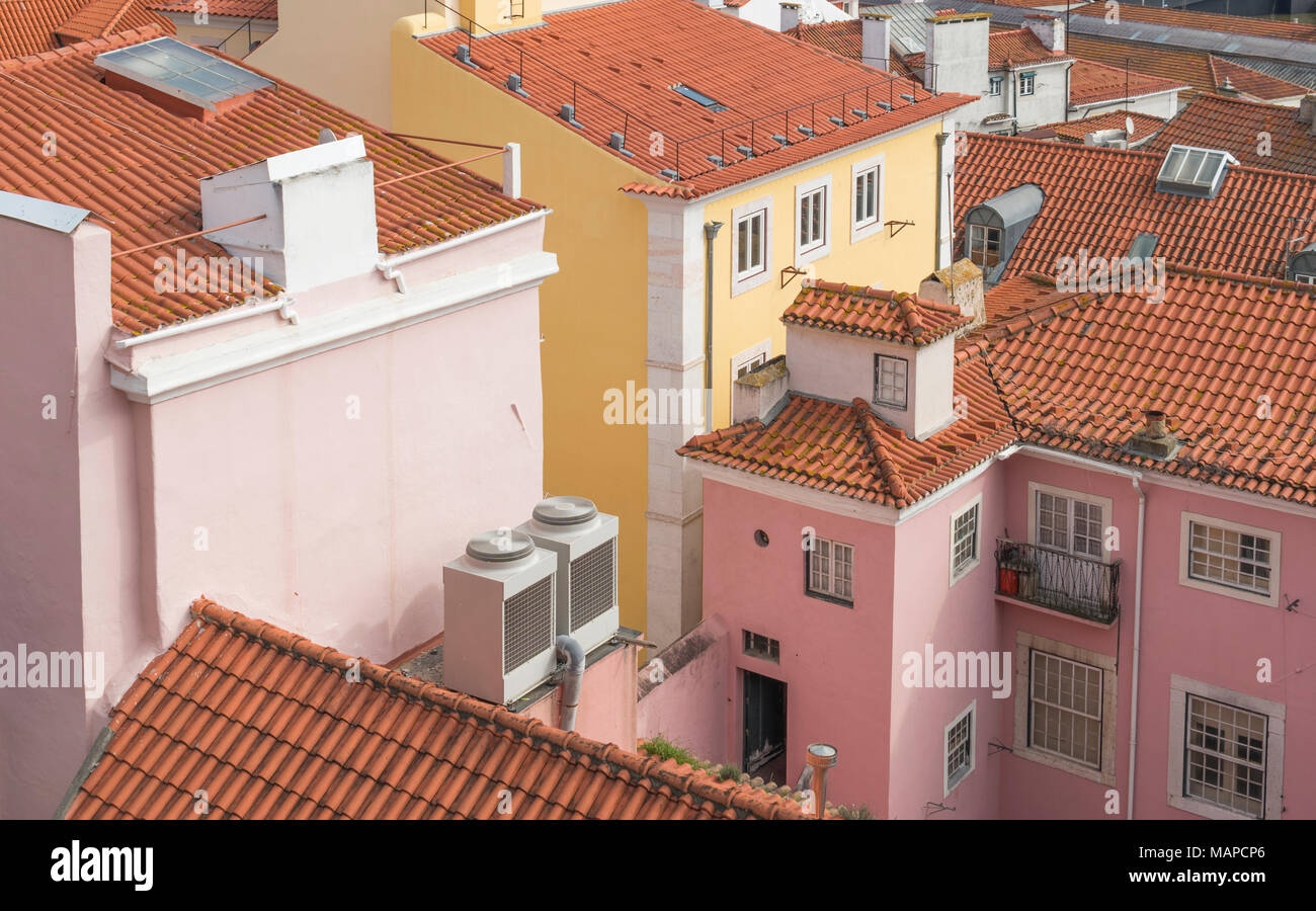 Lo storico quartiere di Alfama quartiere nel centro di Lisbona, Portogallo. Foto Stock