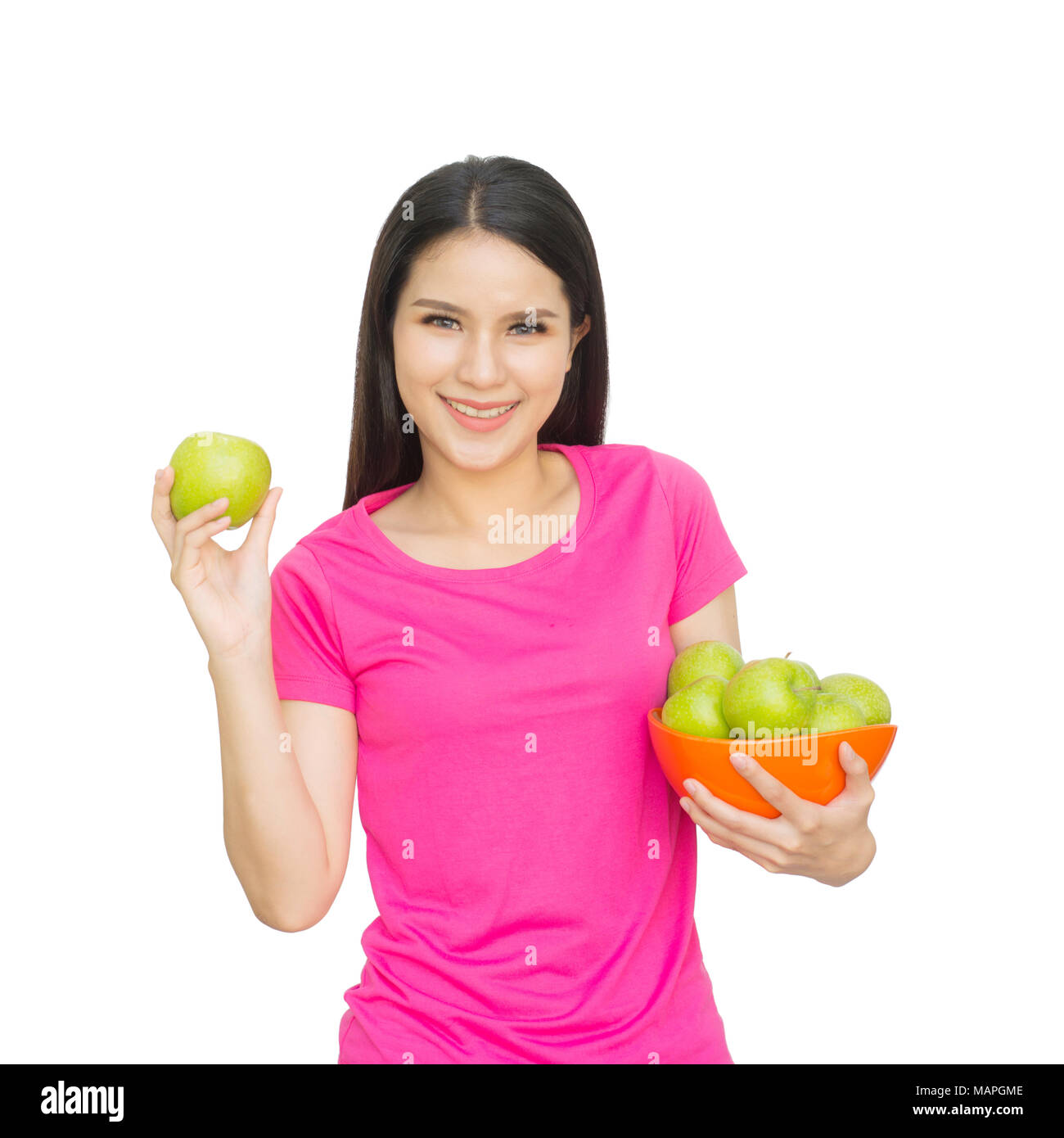 Ritratto di bella donna giovane azienda una fresca mela verde nella ciotola e sorridente isolato su sfondo bianco con percorso di clipping.mangiare sano concetto Foto Stock