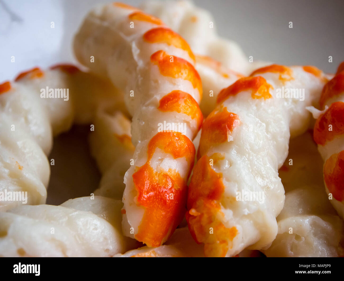 Coda di gamberi al sapore di pesce preparata con surimi Foto Stock