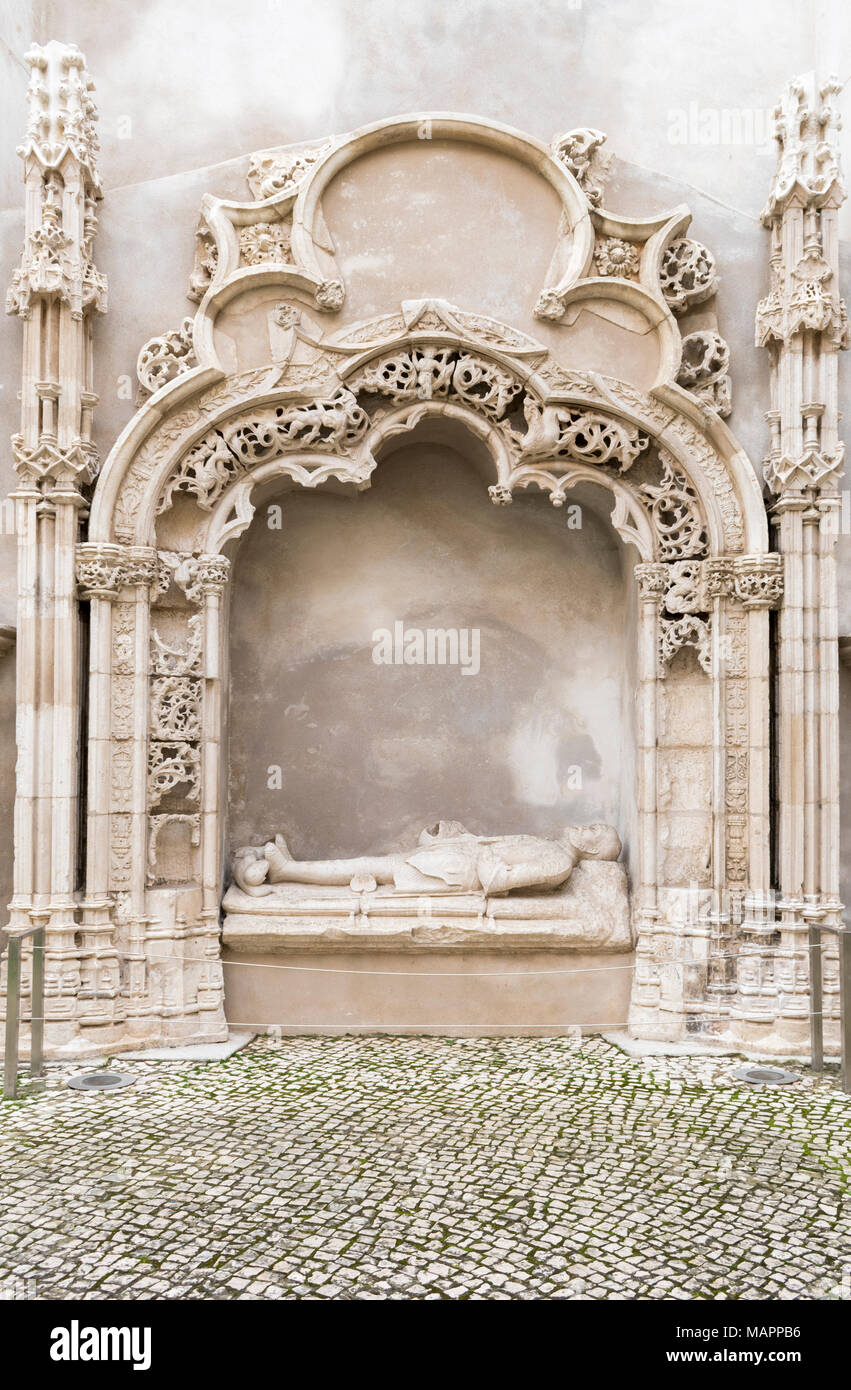 Rovinato rimane del Carmo convento nel centro di Lisbona, Portogallo. Foto Stock