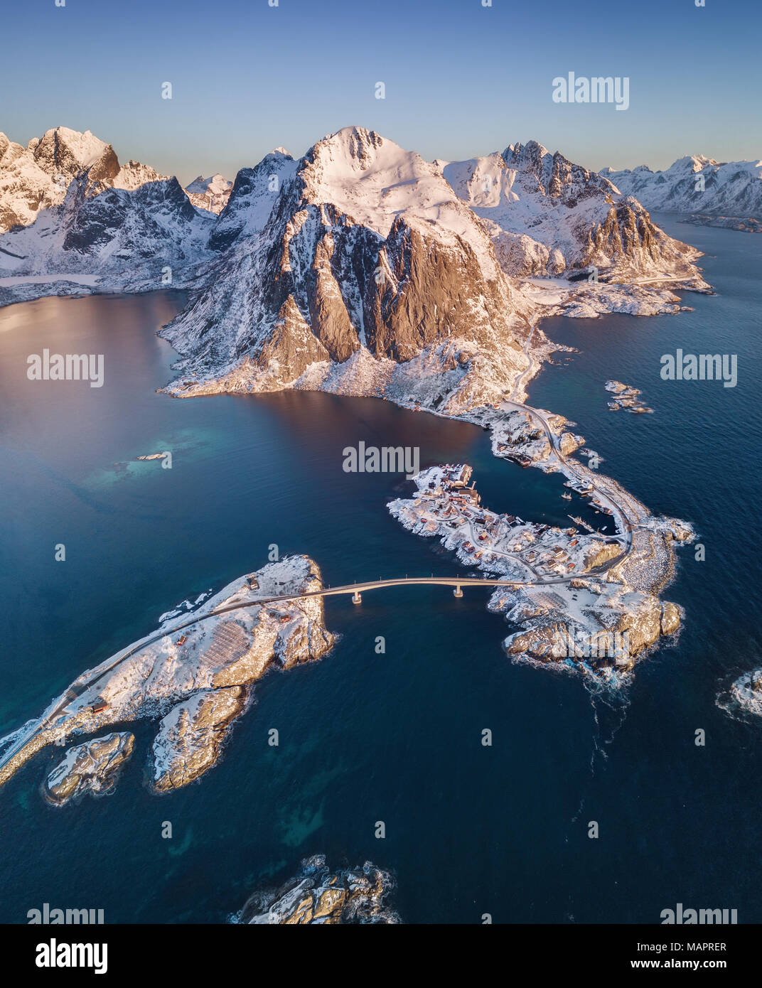 Vista aerea sulla Norvegia isola. Bellissimo paesaggio naturale in Norvegia Foto Stock