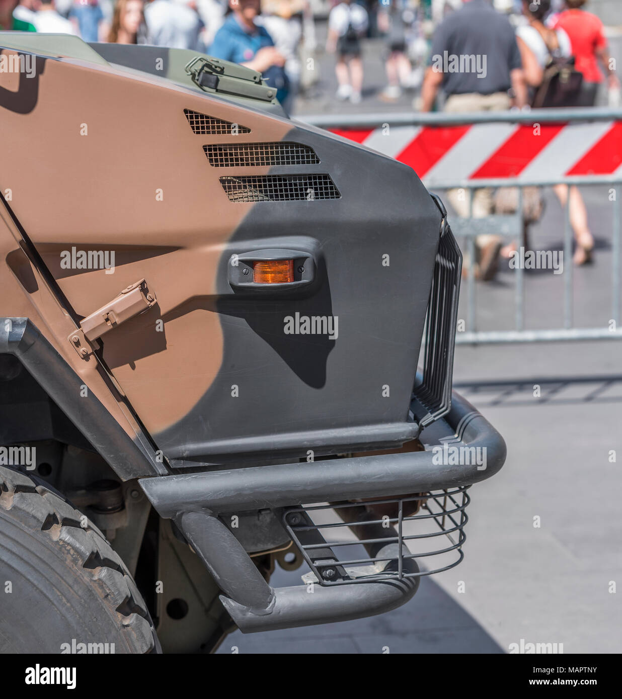 Militare in auto le strade della città. Rne Foto Stock