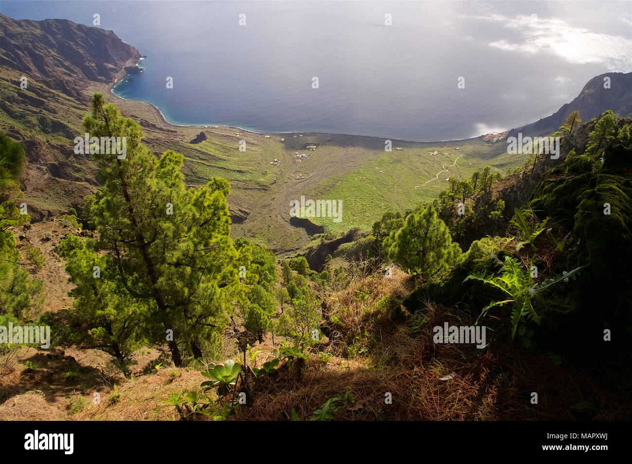 Vista panoramica di Las Playas Bay dal Mirador de las playas si affacciano a El Hierro, Isole Canarie, Spagna Foto Stock