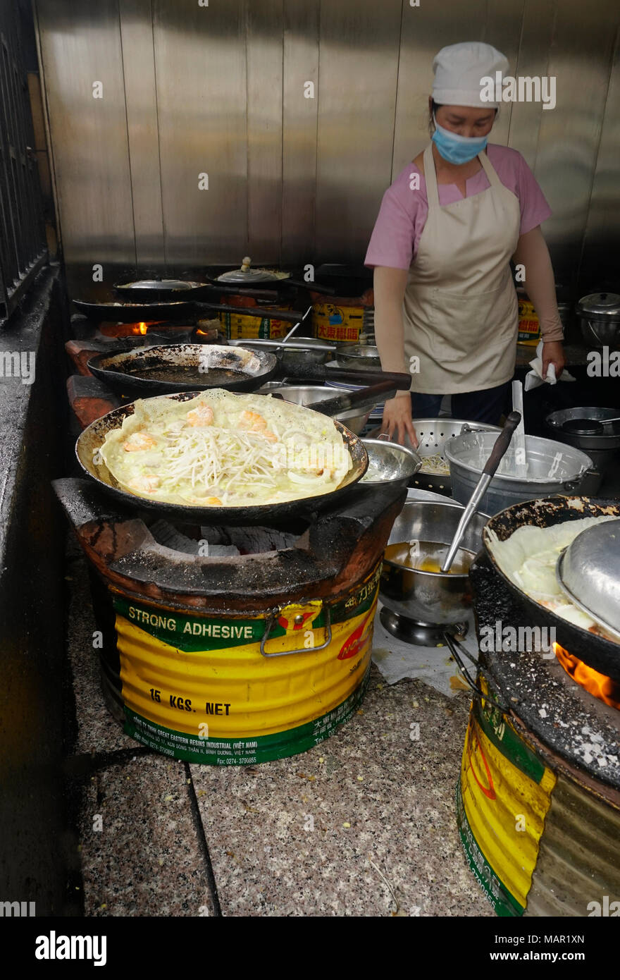 Ristorante Banh Xeo 46A a ho Chi Minh City (Saigon), Vietnam. Reso popolare da Anthony Bourdain per la sua serie televisiva. Foto Stock