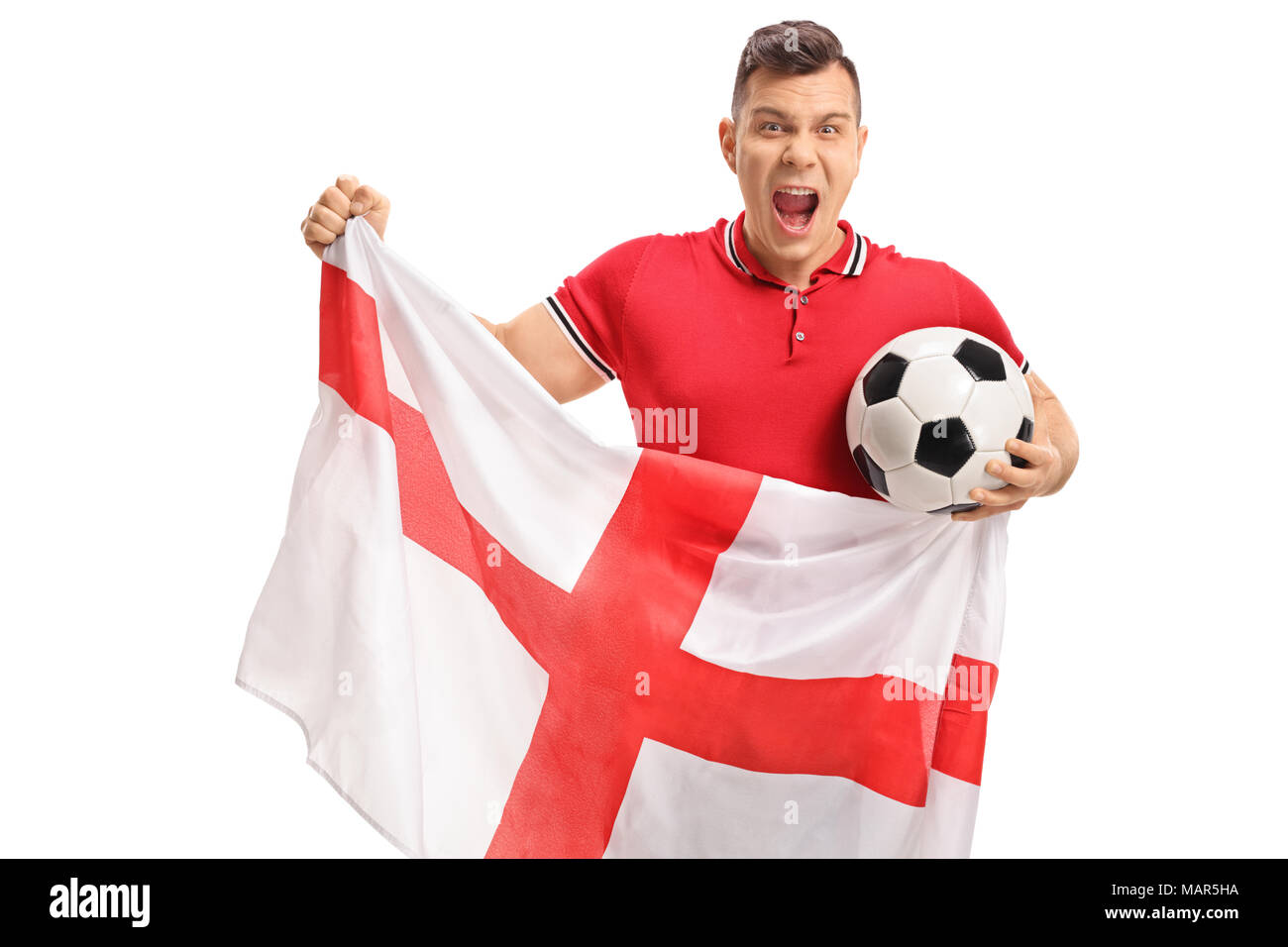 Emozionato tifoso di calcio tenendo un calcio e una bandiera inglese isolato su sfondo bianco Foto Stock