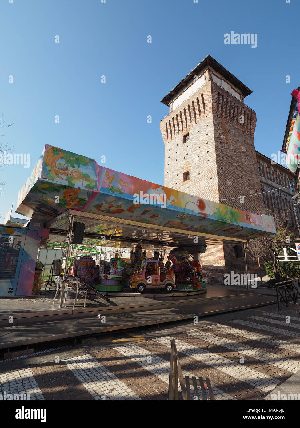 SETTIMO TORINESE, Italia - circa Febbraio 2018: giostre presso il parco di divertimenti (chiamato Luna Park in italiano) Foto Stock