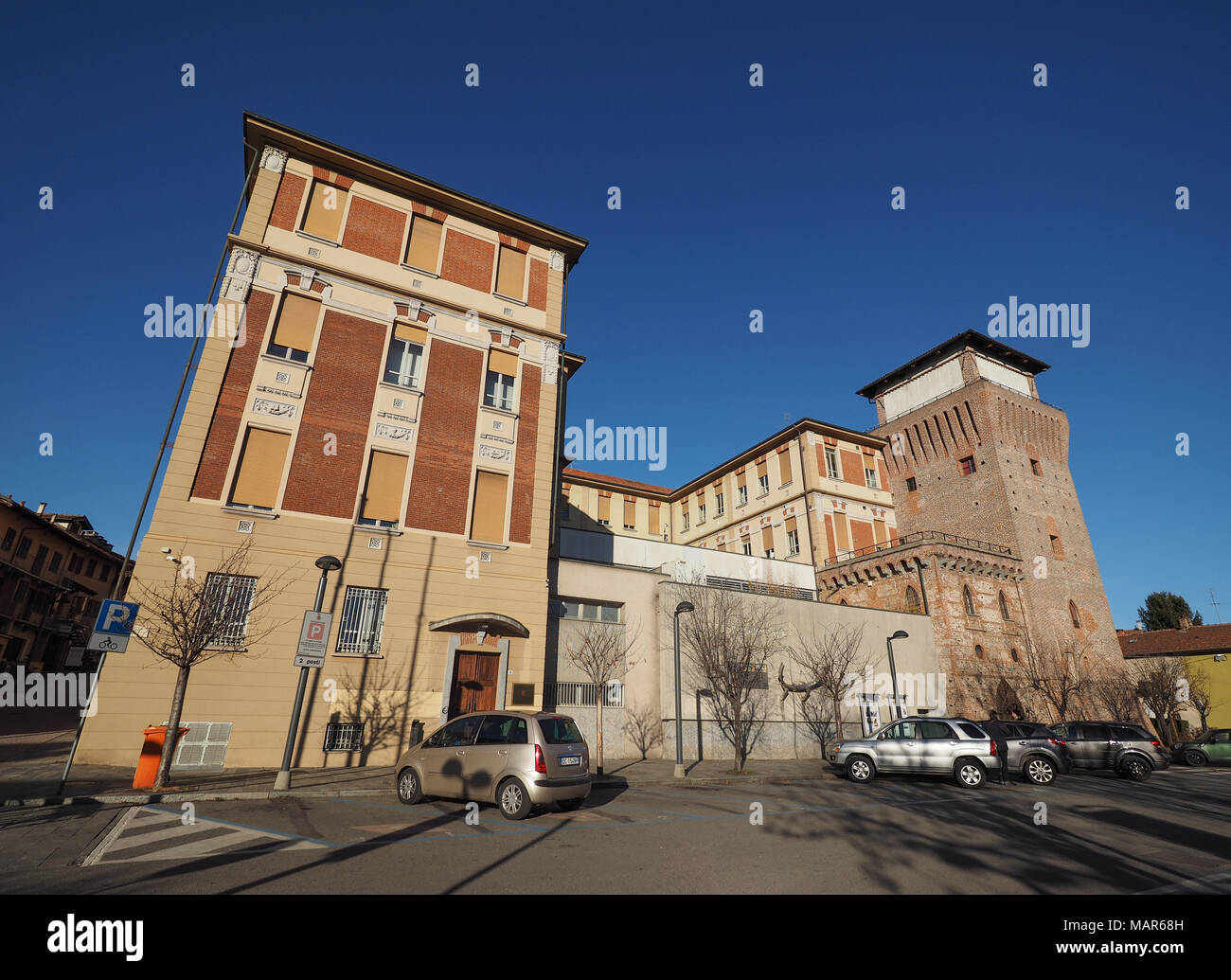 SETTIMO TORINESE, Italia - circa gennaio 2018: Municipio e Torre medievale Foto Stock