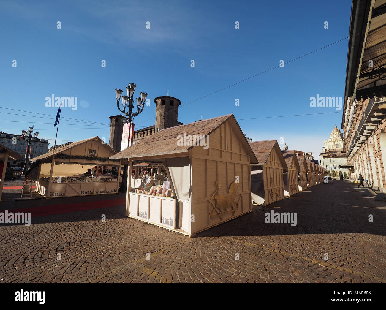 Torino, Italia - circa gennaio 2018: Mercatino di Natale in Piazza Castello Foto Stock