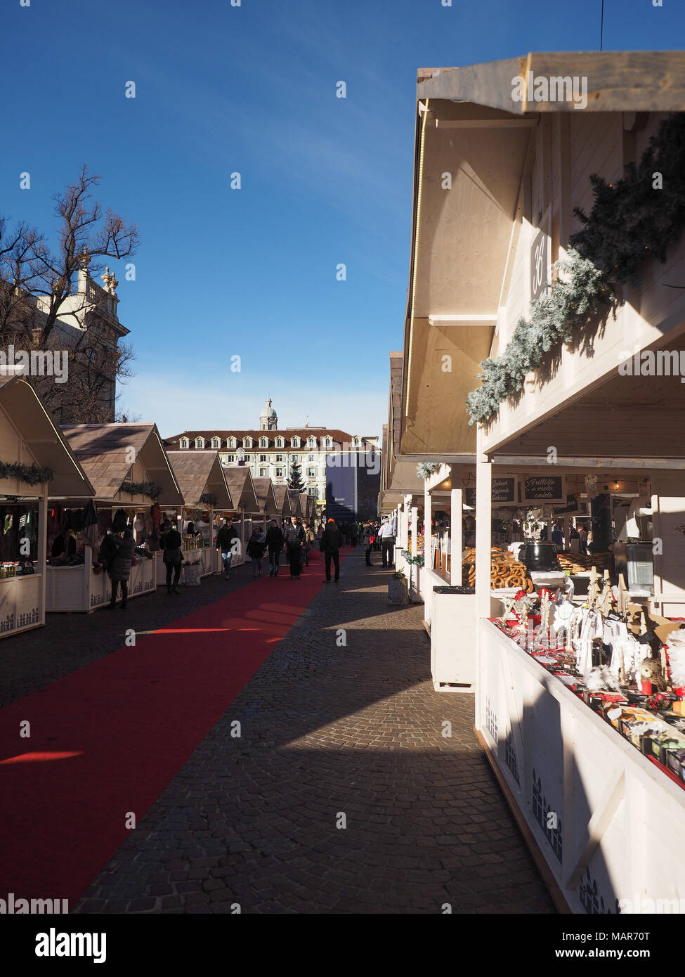 Torino, Italia - circa gennaio 2018: Mercatino di Natale in Piazza Castello Foto Stock