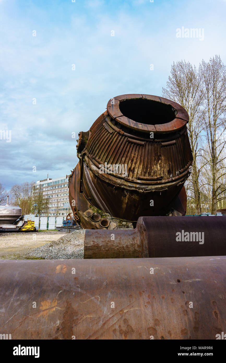Colata di ghisa nella conversione di forno per produrre acciaio in Germania  hattingen Foto stock - Alamy