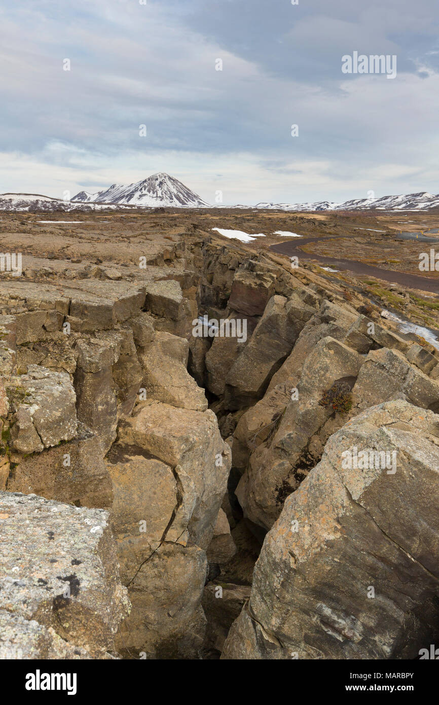 Targa tettonica fessura, dividendo Eurasian e piastra di Nord America. Myvatn, Islanda Foto Stock