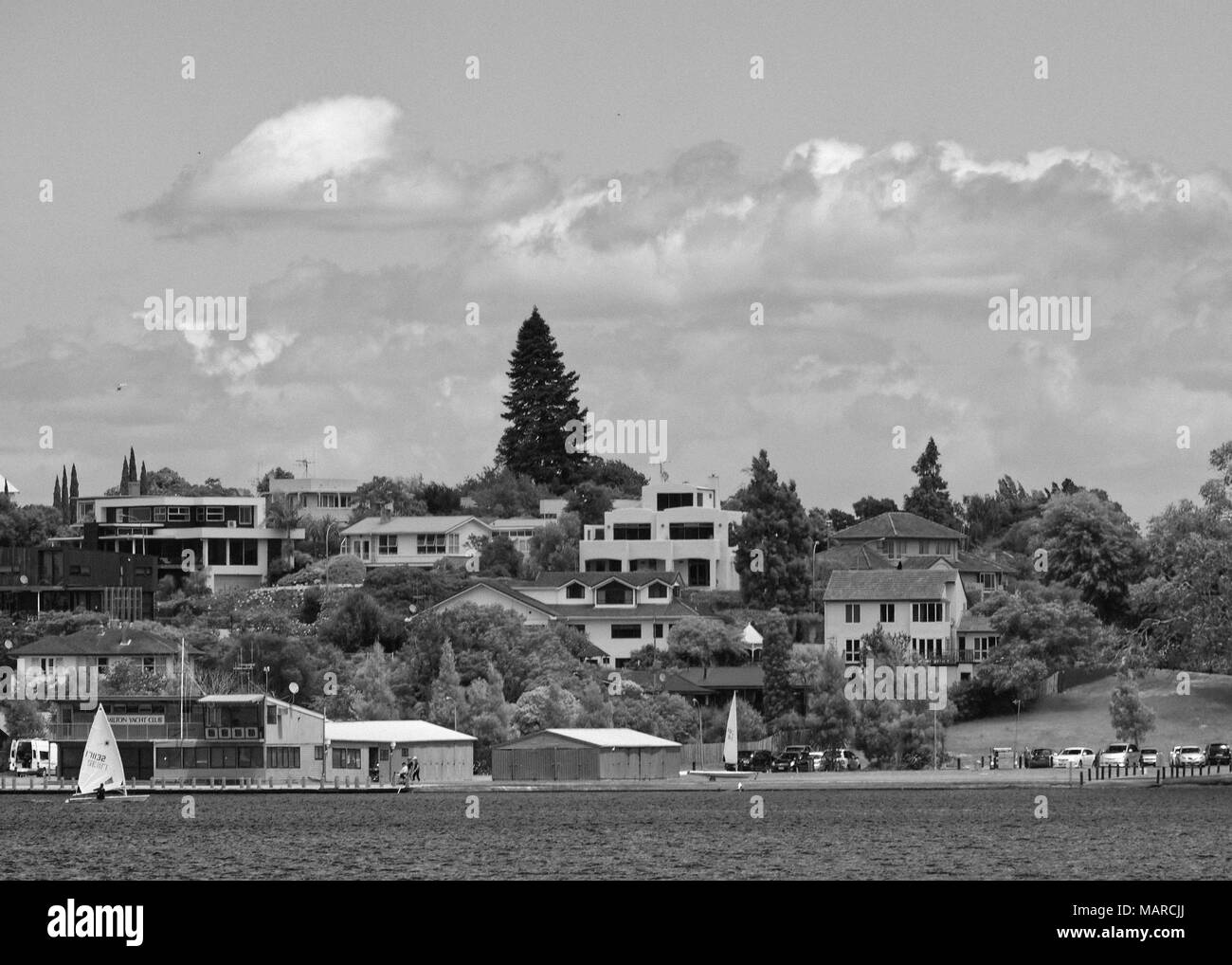 Cittadina sul lago Foto Stock