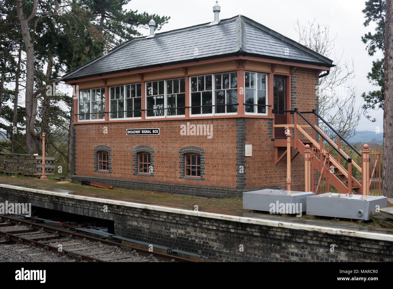Segnale di Broadway box, Gloucestershire e Warwickshire Steam Railway, Broadway, Worcestershire, Regno Unito Foto Stock Segnale di Broadway box, Gloucestershire e Warwickshire Steam Railway, Broadway, Worcestershire, Regno Unito Foto Stock