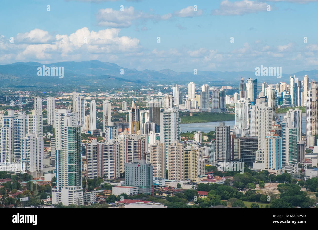 Moderno skyline del centro città di Panama - grattacielo antenna costruzione - Foto Stock