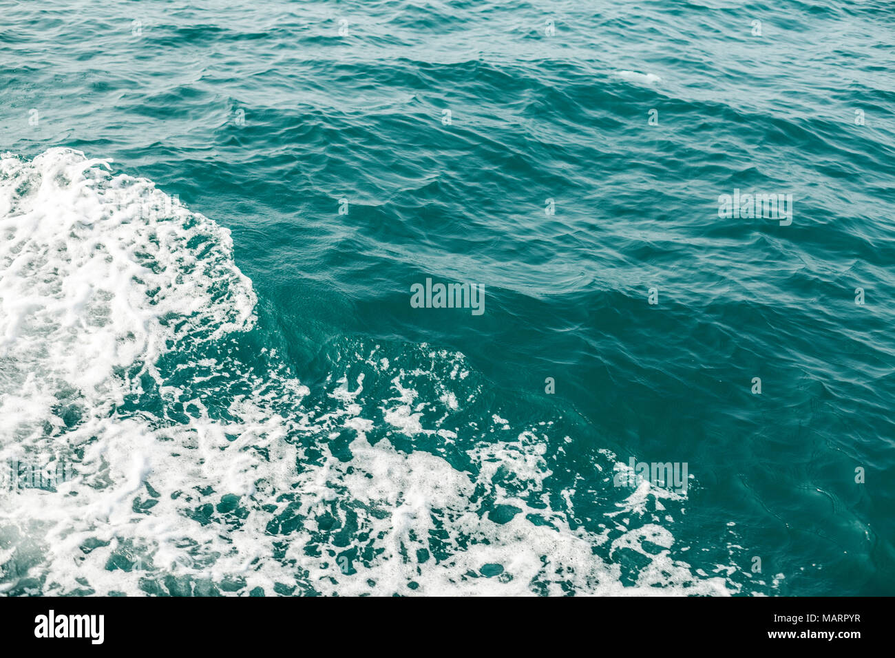Sea Wave vicino fino a basso angolo di visione Foto Stock