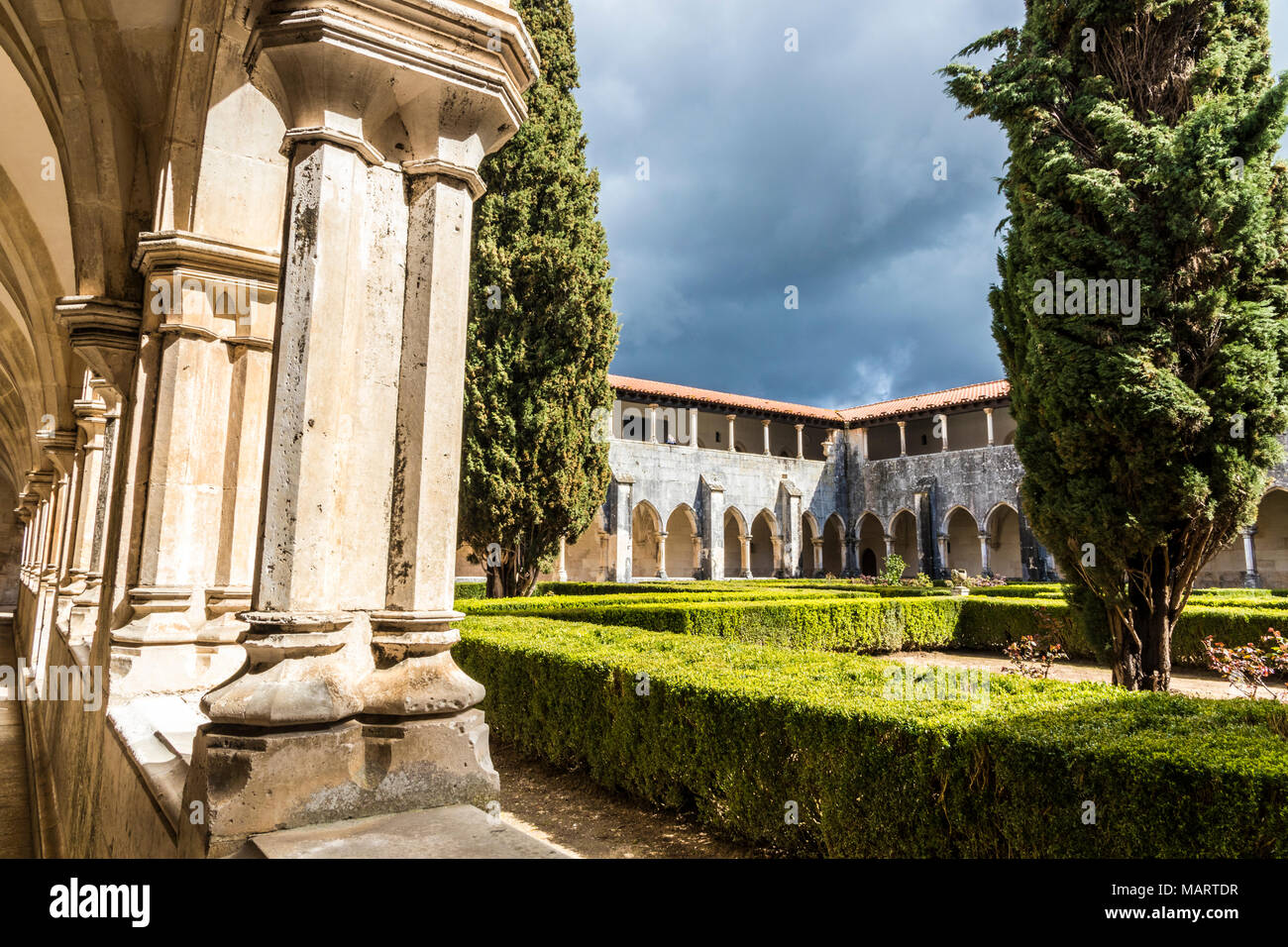 Batalha, Portogallo. Claustro D. Afonso V (Chiostro del re Afonso) all'interno del Monastero di Santa Maria da Vitoria. Un sito del Patrimonio mondiale dal 1983 Foto Stock