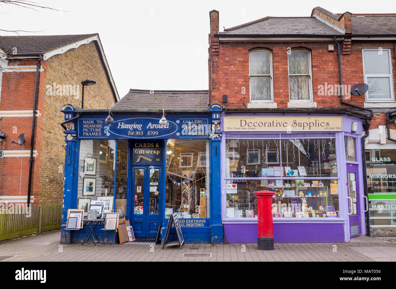 Indipendenti e piccoli negozi locali, Enfield, London, Regno Unito Foto Stock