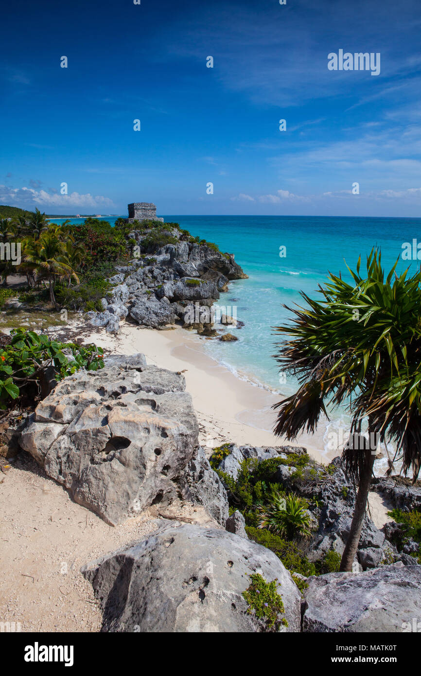 Le maestose rovine di Tulum.Tulum è una località di villeggiatura sul Mexicos costa caraibica. Il XIII secolo, murata Maya sito archeologico di Tulum Parco Nazionale o Foto Stock