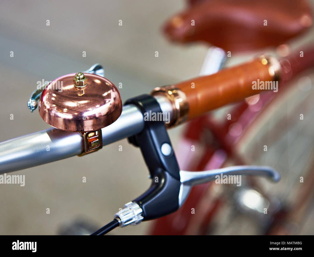 Vintage manubrio di bicicletta con campana e la leva del freno Foto Stock