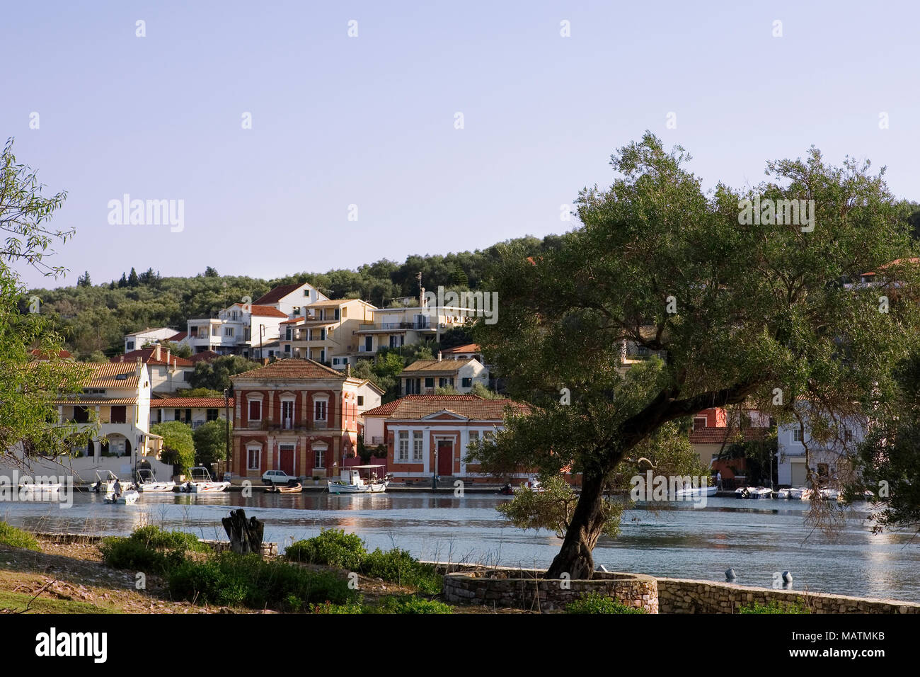 Gaios Harbour, dall'isolotto di Agios Nikolaos, Paxos, Grecia Foto Stock