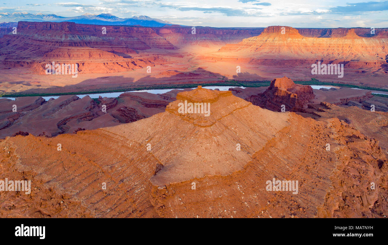 La Piramide, porta le orecchie del monumento nazionale, Utah Colorado River e La Sal Mountains al di là Foto Stock