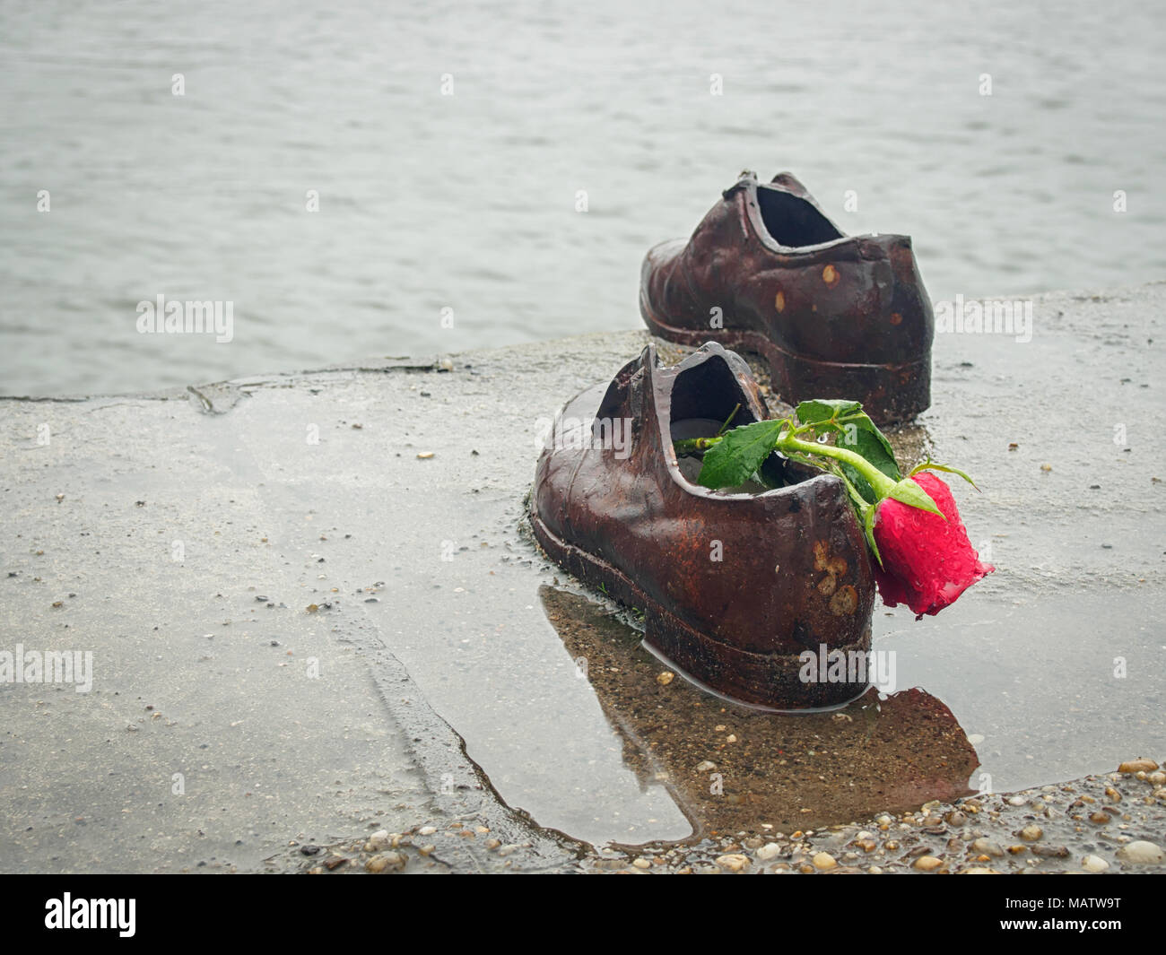 BUDAPEST, UNGHERIA-marzo 31, 2018: scarpe sulla sponda del Danubio memorial da può Togay e Gyula Pauer Foto Stock