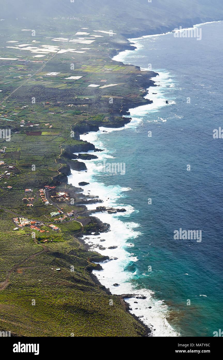 Vista la Frontera Costa del Golfo e la Punta Grande Hotel Dal Mirador de la Peña si affacciano a El Hierro, Isole Canarie, Spagna Foto Stock