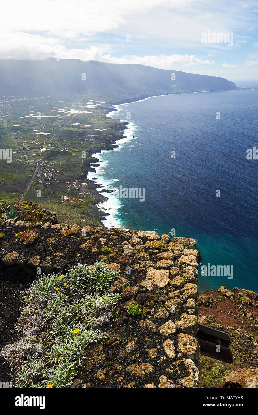 Vista la Frontera Costa del Golfo dal Mirador de la Peña si affacciano a El Hierro, Isole Canarie, Spagna Foto Stock