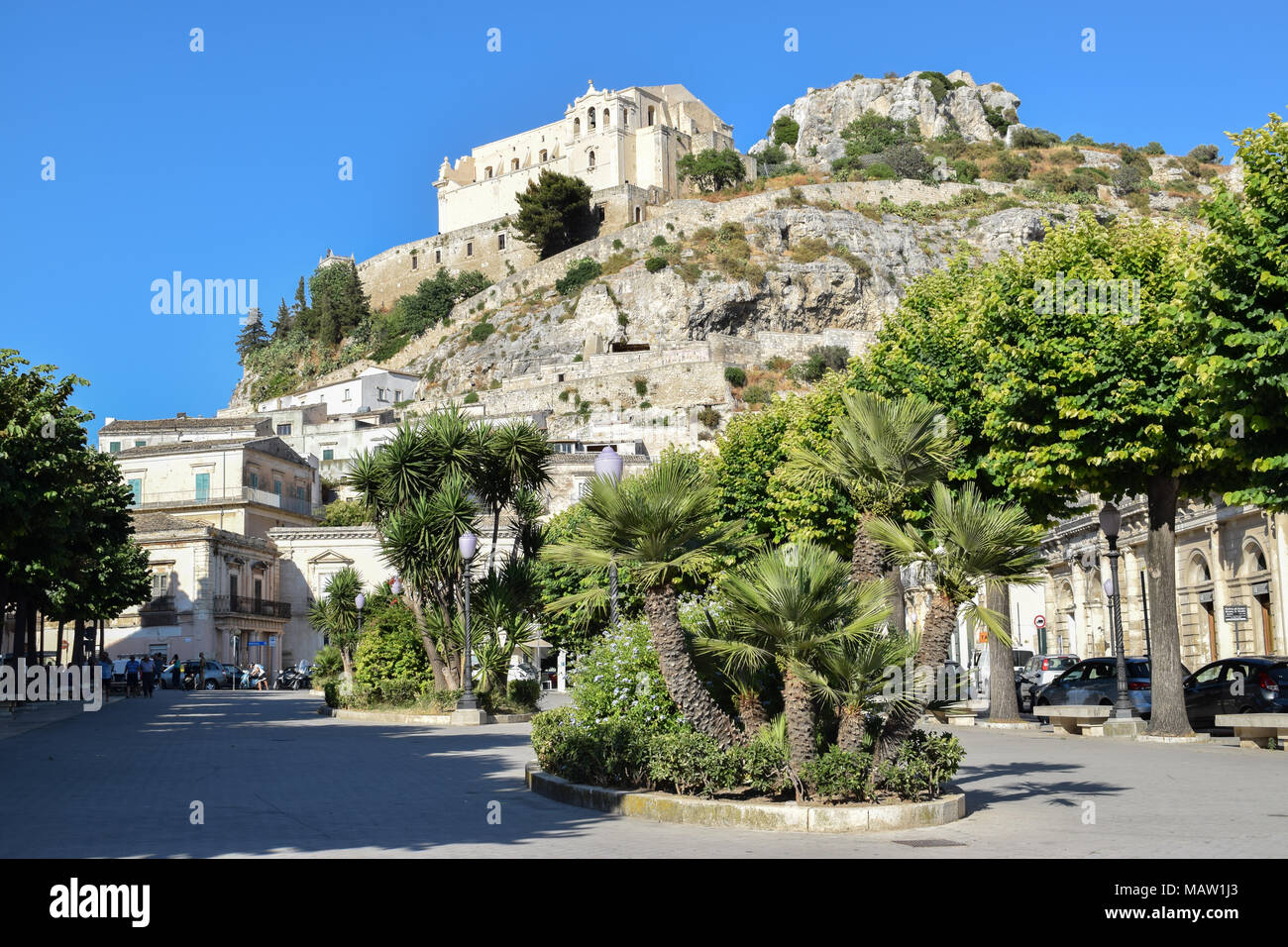 Piazza a Scicli (patrimonio mondiale dell'UNESCO), Sicilia Foto Stock