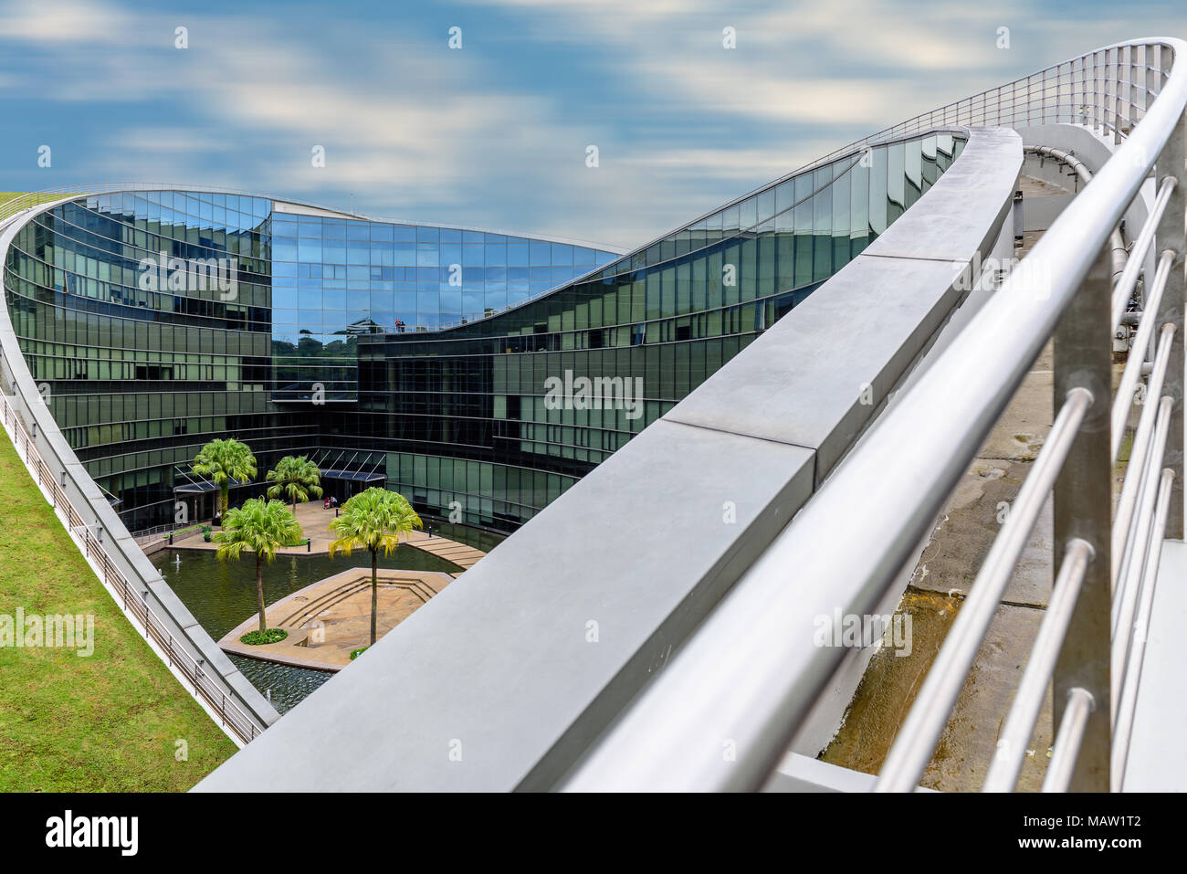 SINGAPORE - Ottobre 24, 2016: moderno edificio architettonico di Nanyang Technological University di Singapore. Citylandscape Nanyang Univ tecnologico Foto Stock