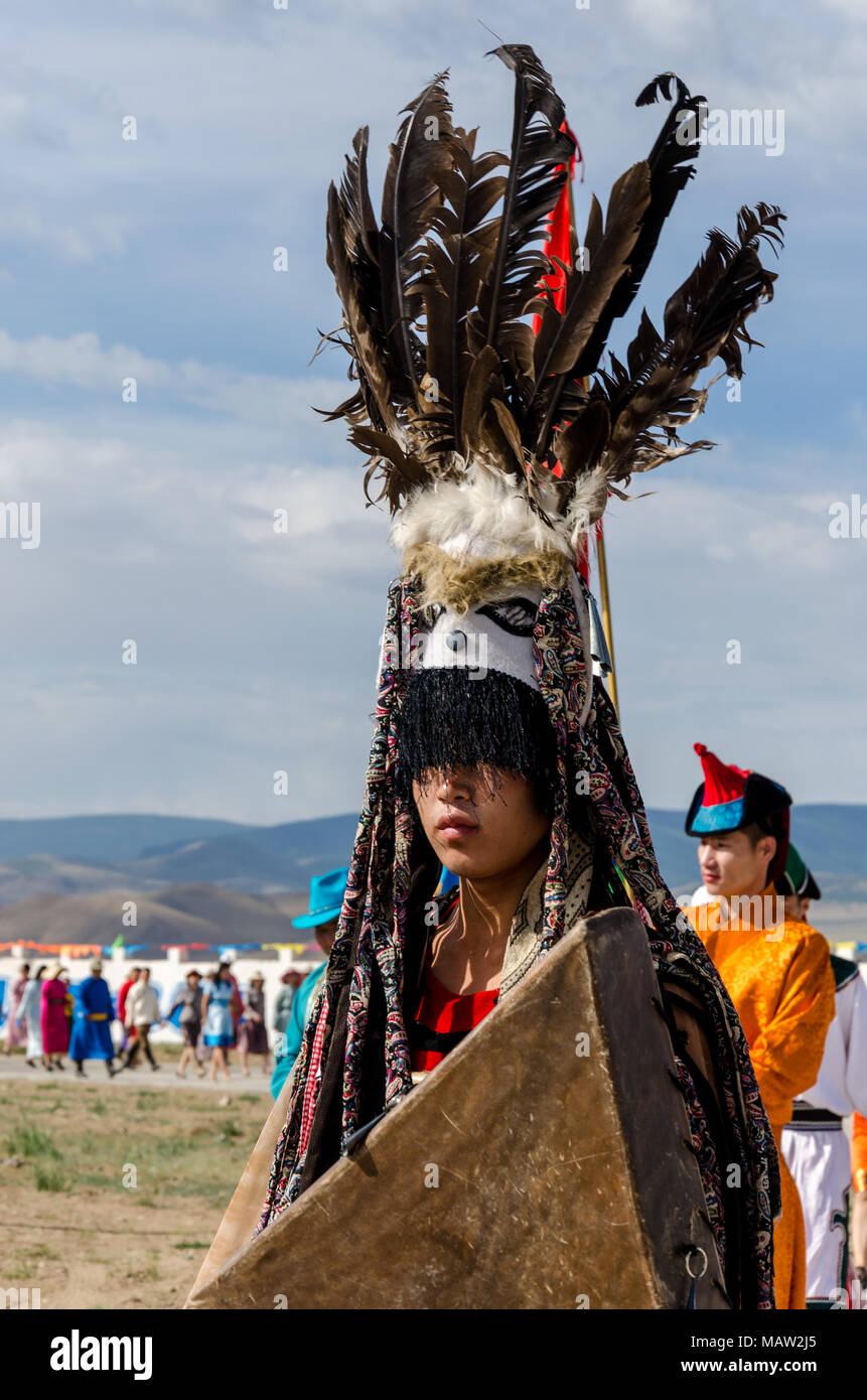 Costumi tradizionali presso il Festival di Naadam cerimonia di apertura, Murun, Mongolia Foto Stock